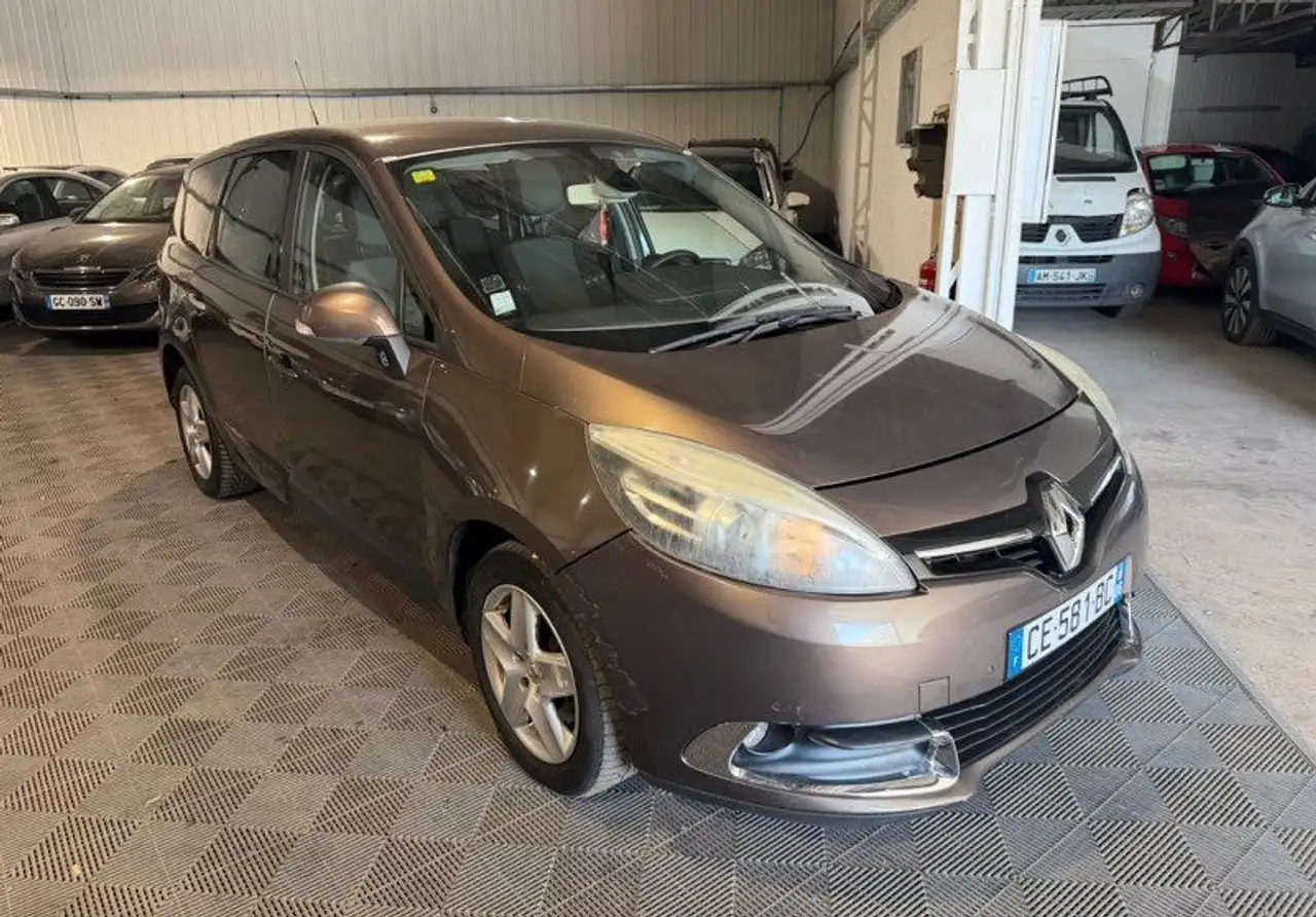 Renault Megane Grandtour — photo 2