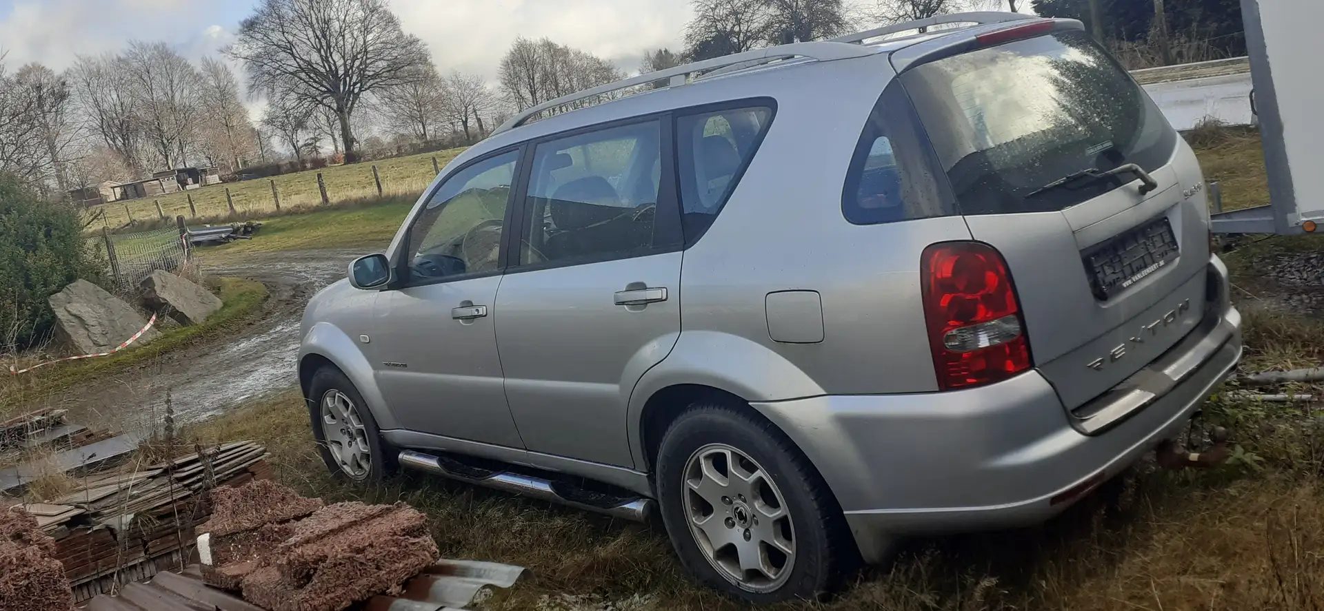 SsangYong Rexton 2.7 Turbo RX 270 Xdi Plateado - 2