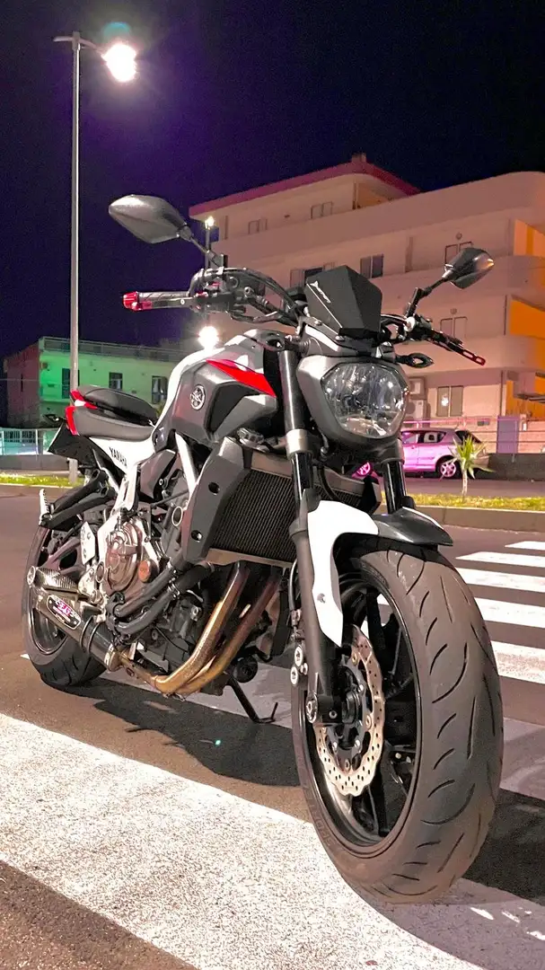 Yamaha MT-07 Bianco - 1
