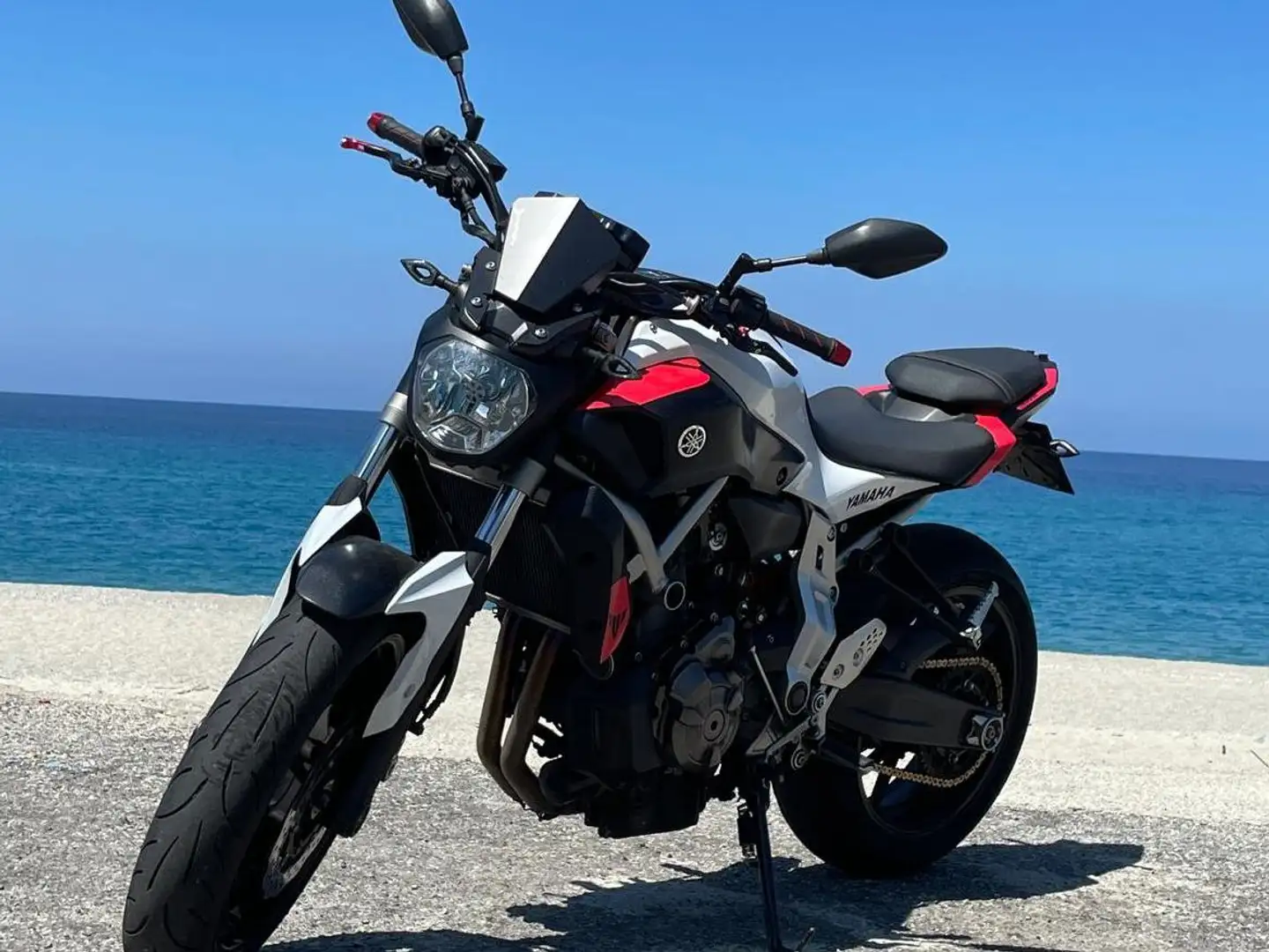 Yamaha MT-07 Bianco - 2