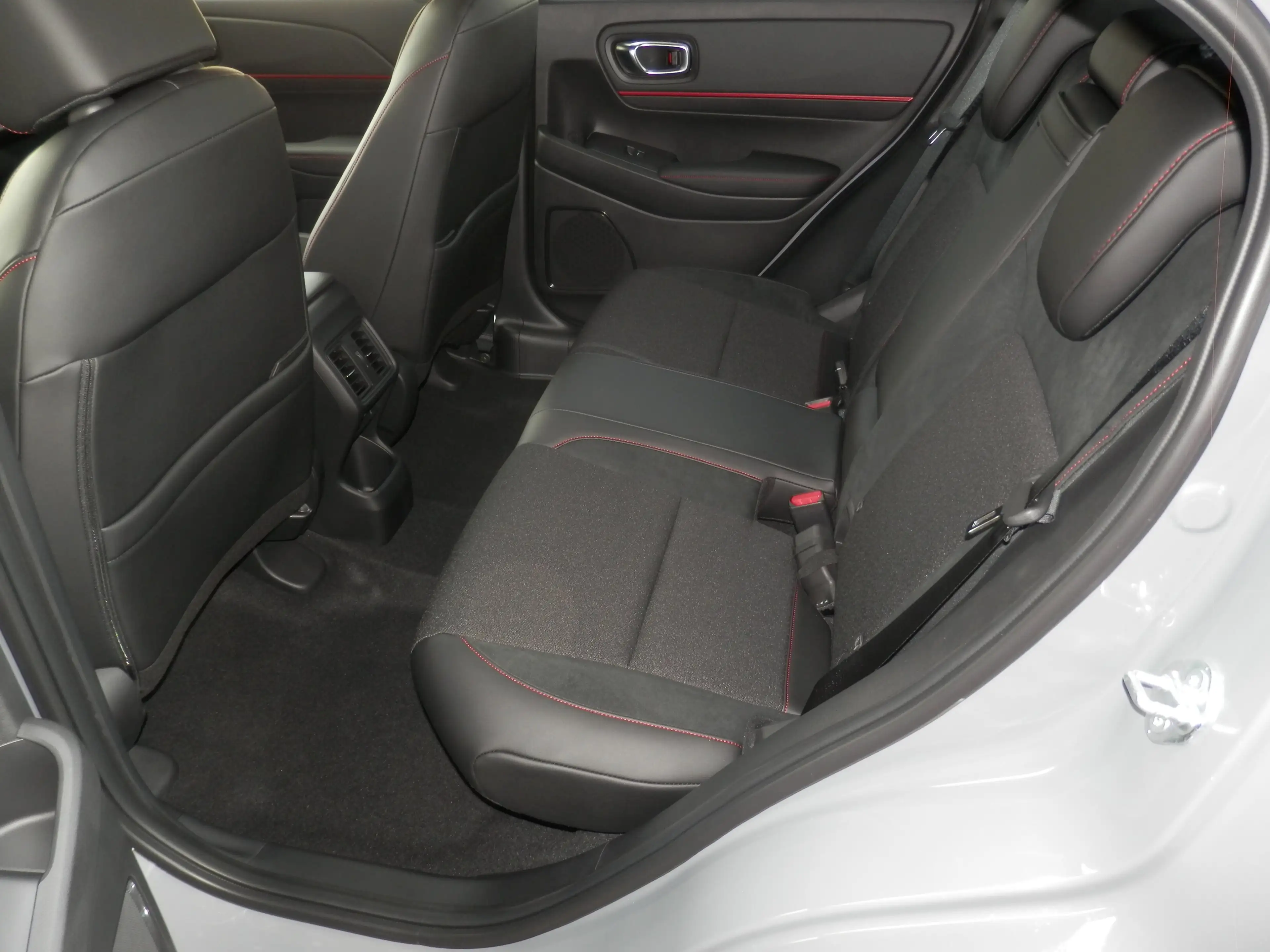 Honda HR-V 1,5 i-MMD Hybrid 2WD Advance Sport Aut. — photo 11