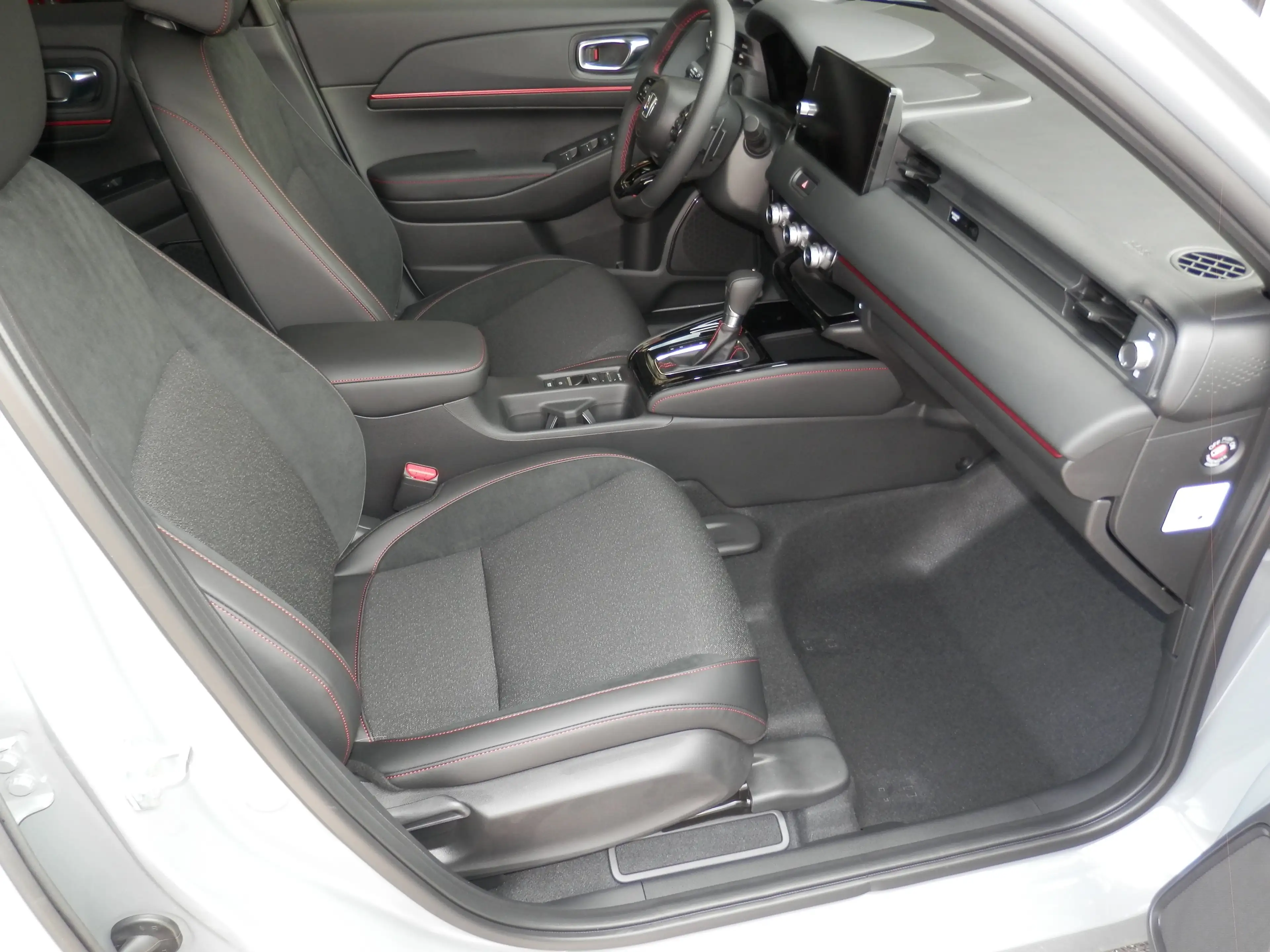 Honda HR-V 1,5 i-MMD Hybrid 2WD Advance Sport Aut. — photo 10