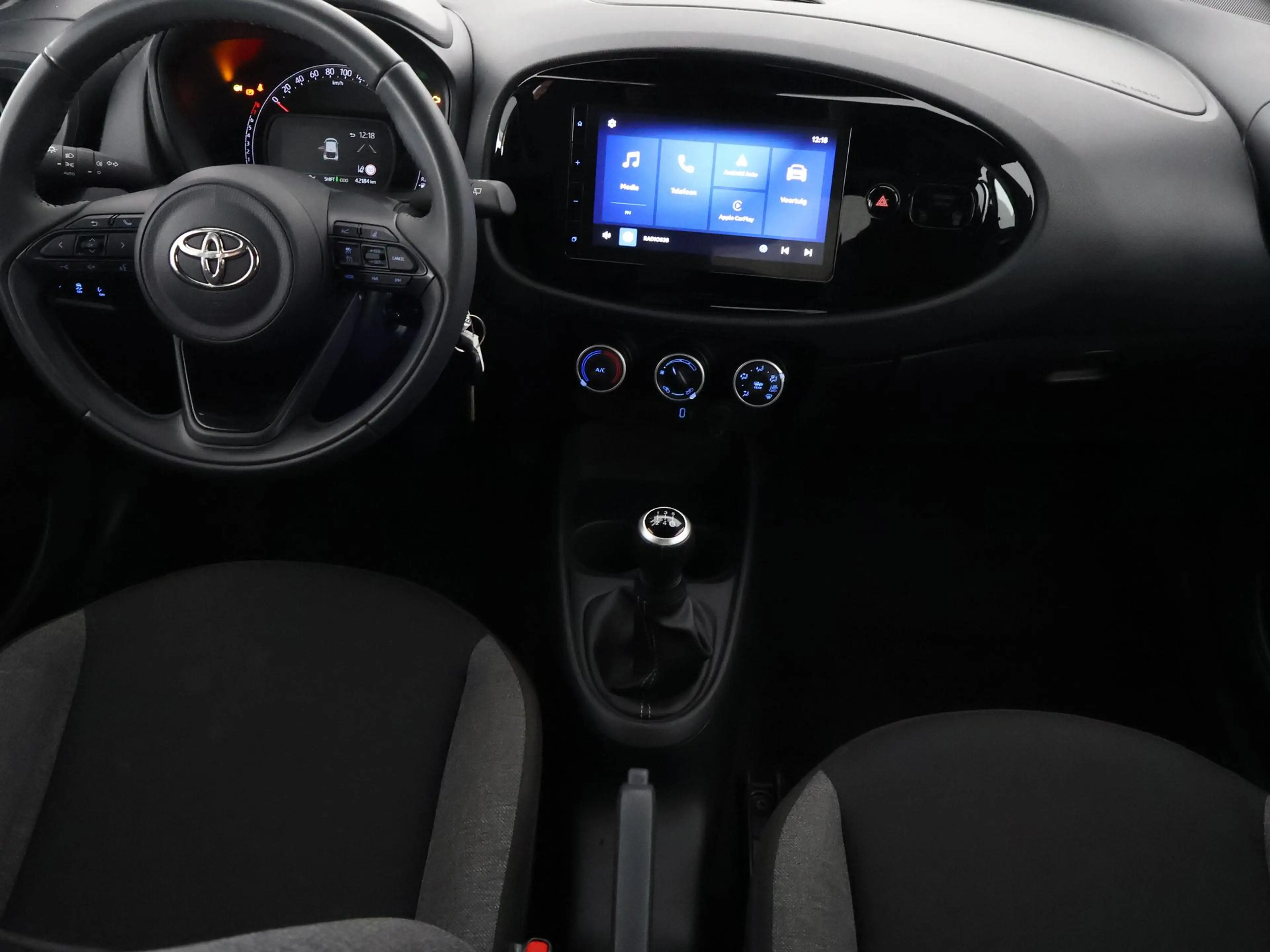 Toyota Aygo X 1.0 VVT-i MT Play |  Apple Carplay & AndroidAUTO | — photo 6
