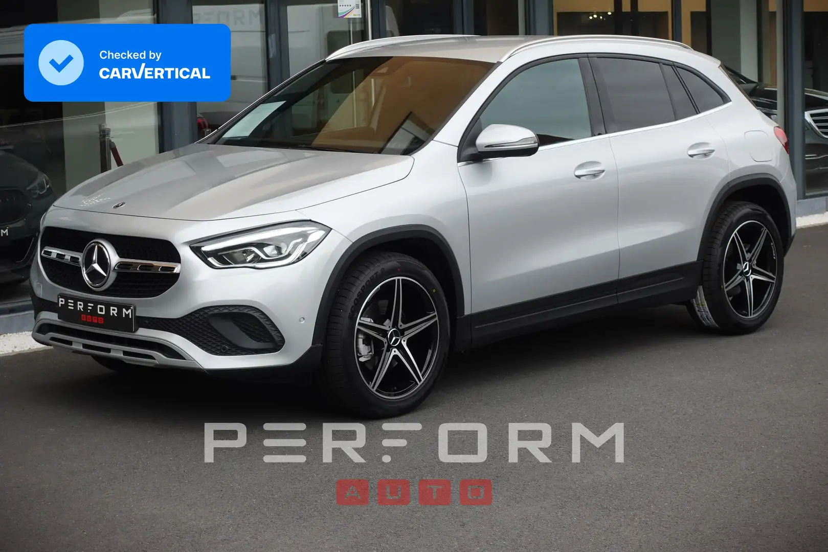Mercedes-Benz GLA 200 i *AUTOMAAT*CAM*FULL SERVICE* + 1J GARANTIE Срібний - 1