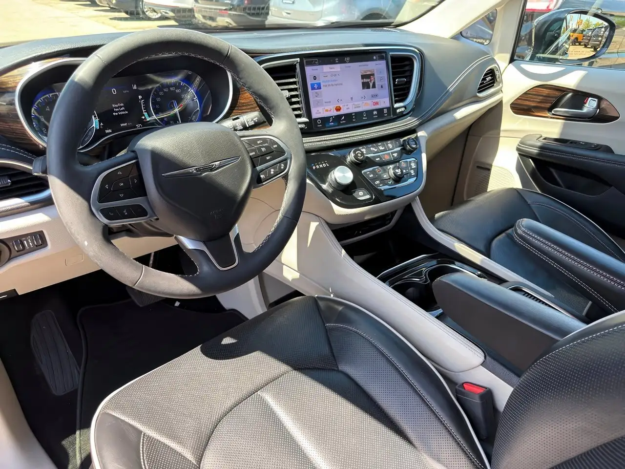 Chrysler Pacifica снимка Chrysler Pacifica