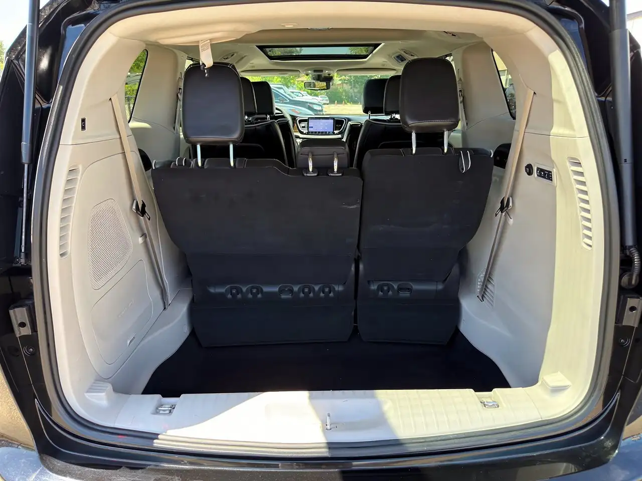 Chrysler Pacifica снимка Chrysler Pacifica