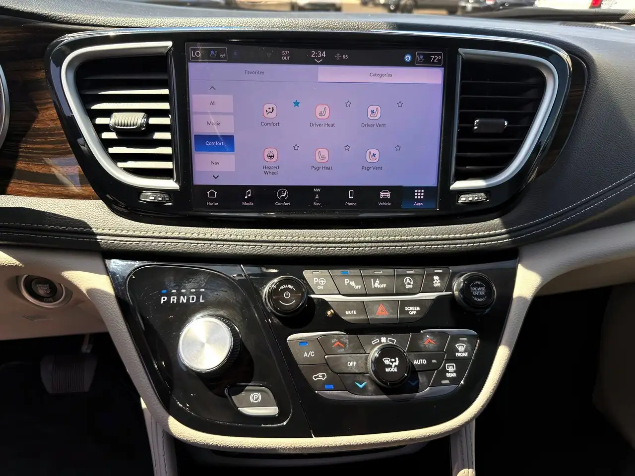 Chrysler Pacifica снимка Chrysler Pacifica