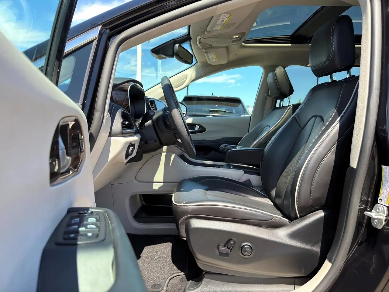 Chrysler Pacifica снимка Chrysler Pacifica
