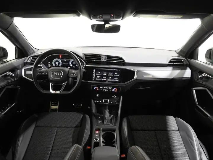 Audi Q3 Sportback 45 TFSI e S tronic Black Line 2022, foto 6