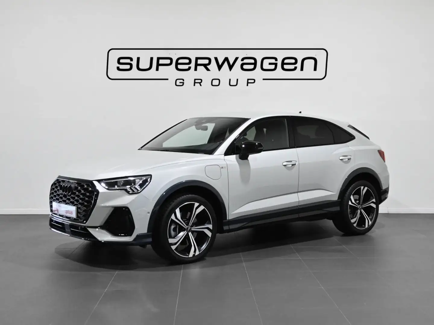 Audi Q3 Sportback 45 TFSIe Black line S-tronic Plateado - 1