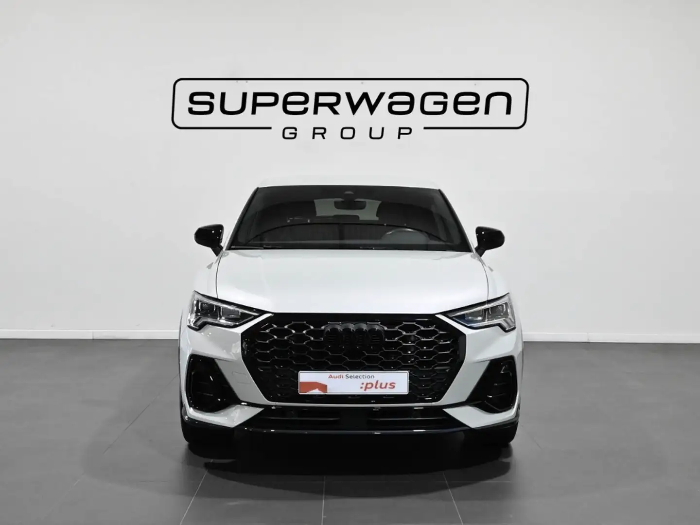 Audi Q3 Sportback 45 TFSIe Black line S-tronic Plateado - 2