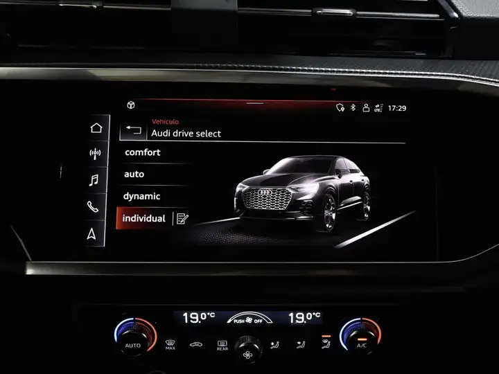 Audi Q3 Sportback 45 TFSI e S tronic Black Line 2022, foto 17