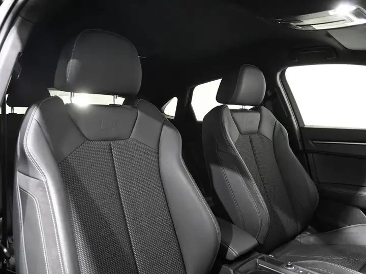 Audi Q3 Sportback 45 TFSI e S tronic Black Line 2022, foto 10