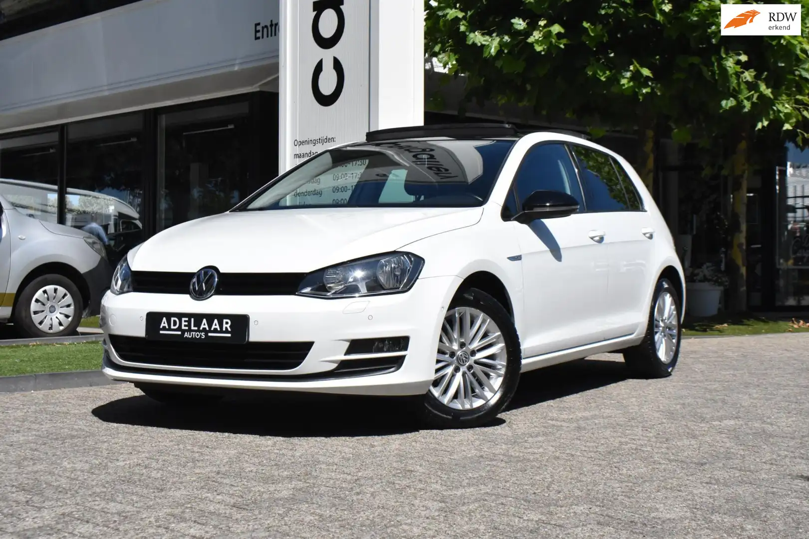 Volkswagen Golf 1.2 TSI CUP Edition DSG, PANO, CRUISE, STOELVERWAR Wit - 1