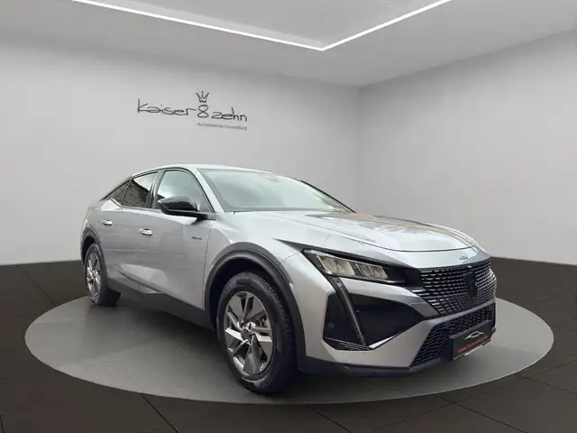 Peugeot 408 view 3