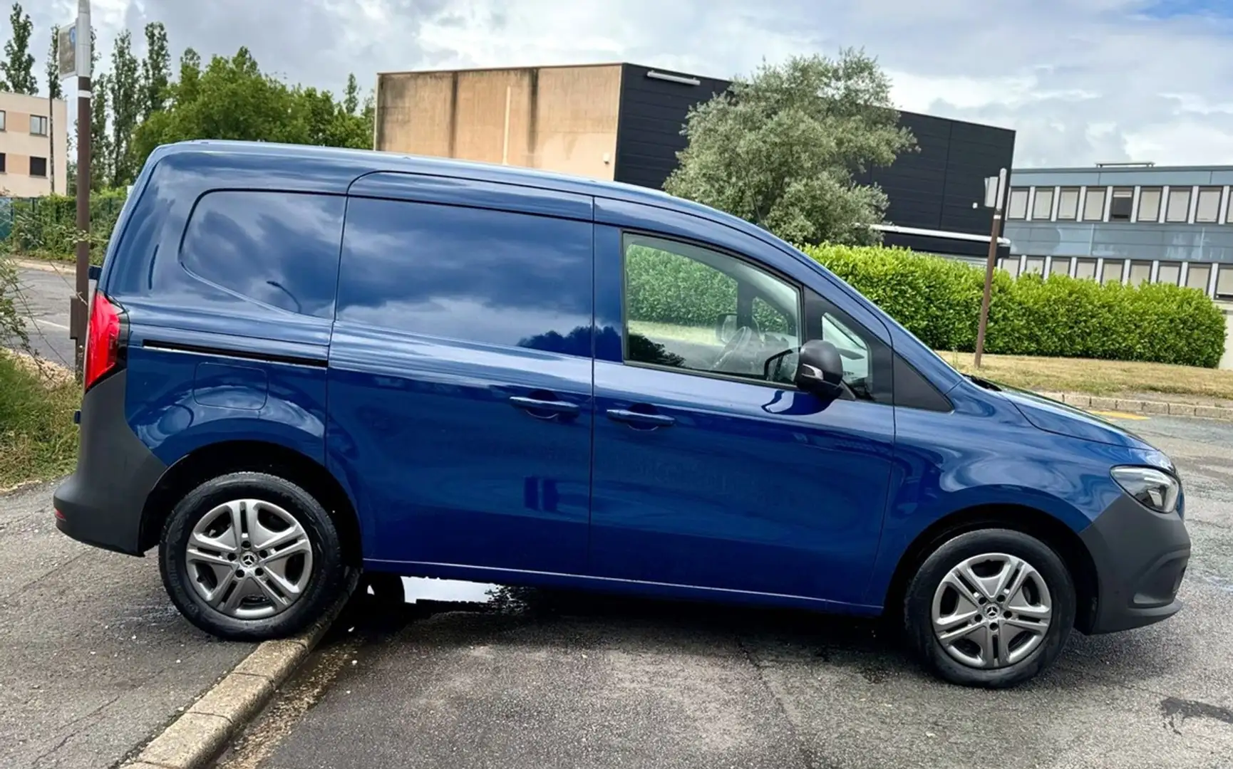 Mercedes-Benz Citan 113 ESSENCE 130CV BVM6 11/23 15000HT ENTRETIEN COMPLET A JOUR BEG EXPORT ALGERIE Bleu - 2