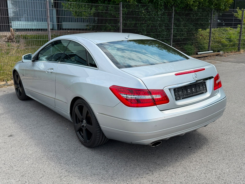 Mercedes-Benz E 200 CGI BlueEfficiency Coupe XENON — photo 8