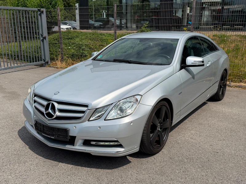 Mercedes-Benz E 200 CGI BlueEfficiency Coupe XENON