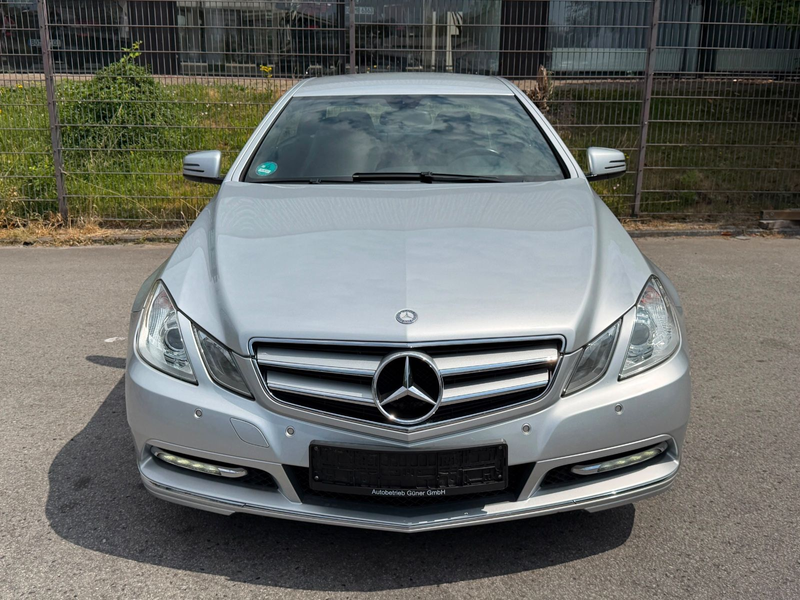 Mercedes-Benz E 200 CGI BlueEfficiency Coupe XENON — photo 2