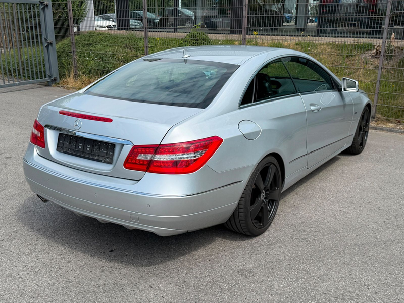 Mercedes-Benz E 200 CGI BlueEfficiency Coupe XENON — photo 6