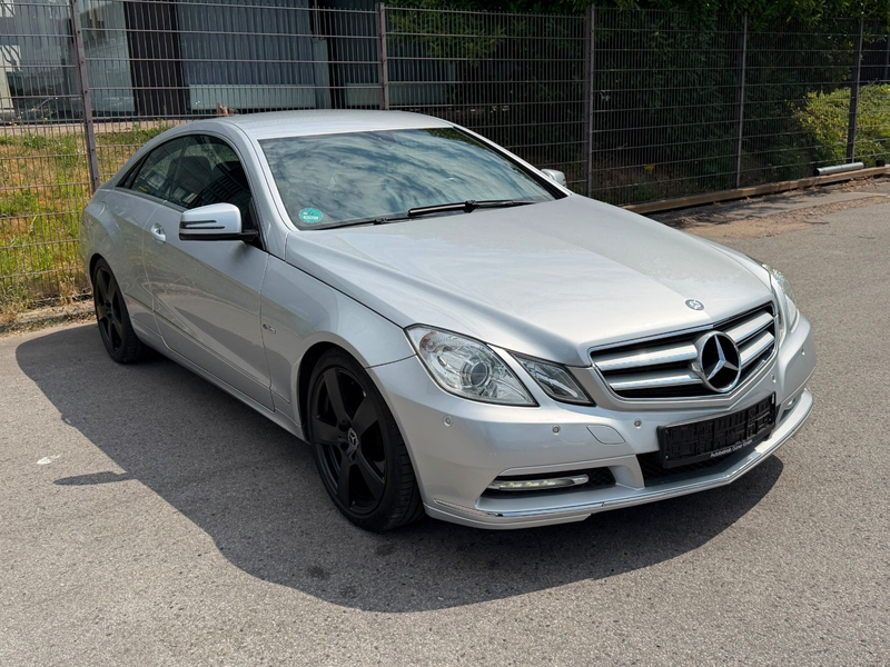 Mercedes-Benz E 200 CGI BlueEfficiency Coupe XENON — photo 3