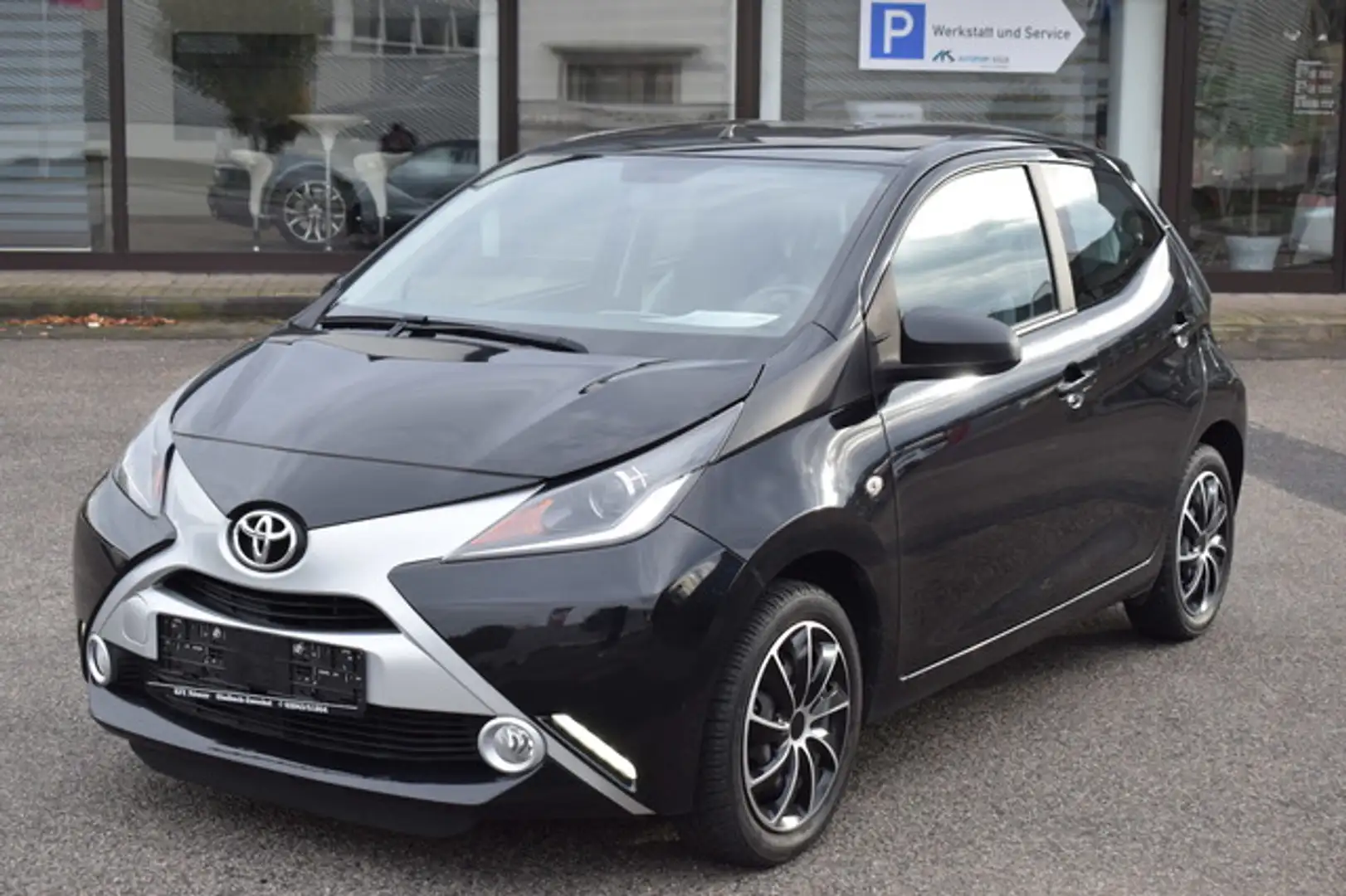 Toyota Aygo x-play touch*R-Kamera*Klima*2.Hand Schwarz - 1