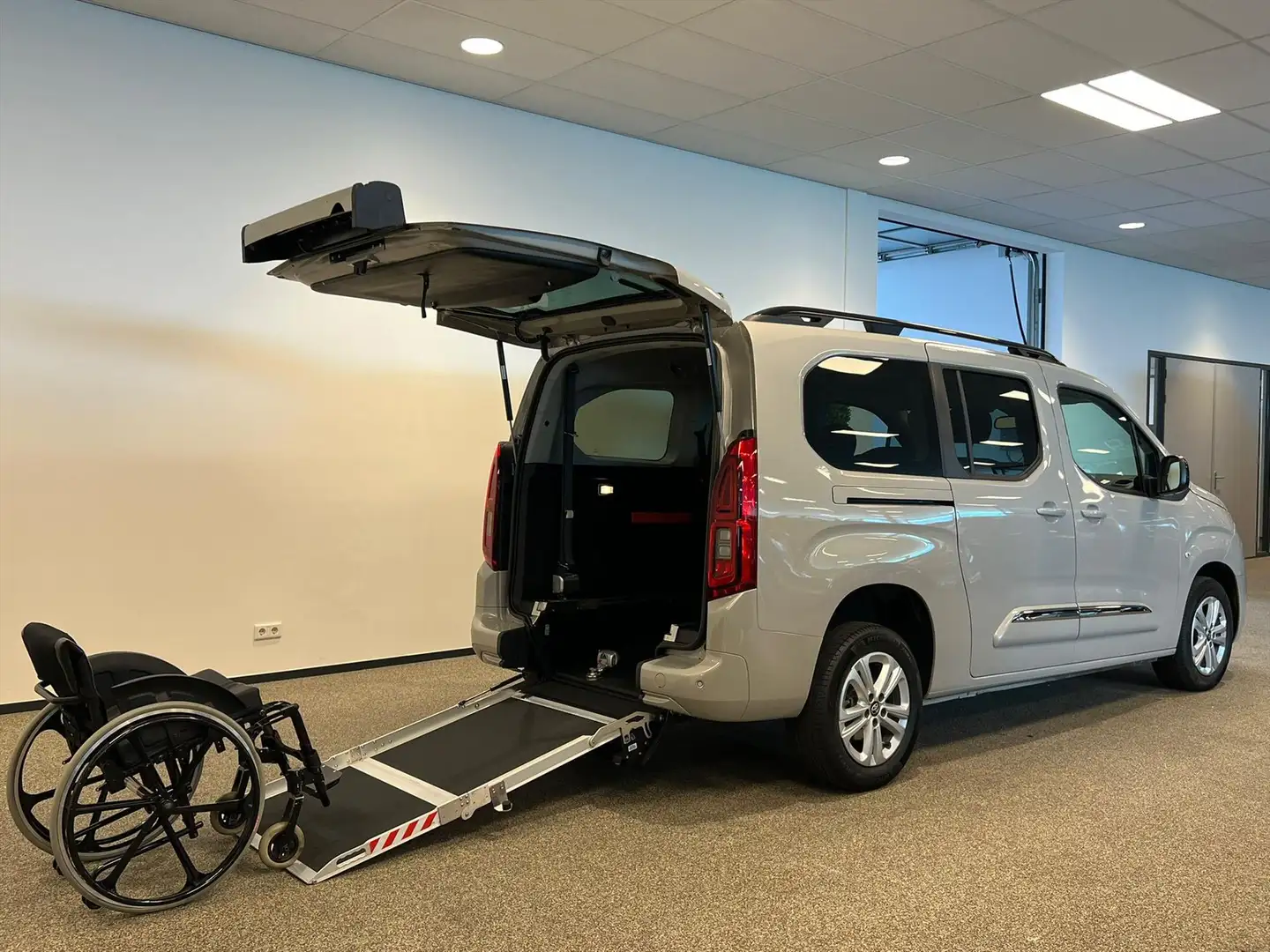 Toyota Proace City Verso Long Rolstoelauto 5+1 Bruin - 2