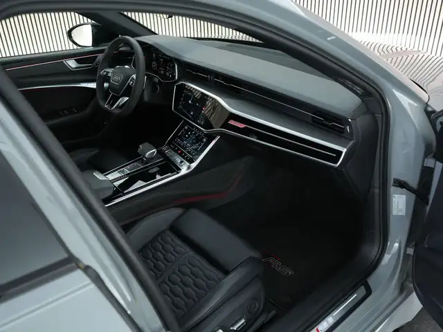 Audi RS6 view 3