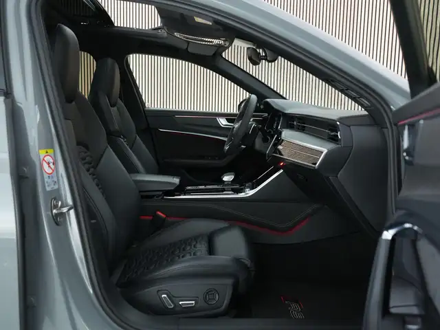 Audi RS6 view 4
