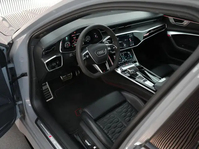 Audi RS6 view 9