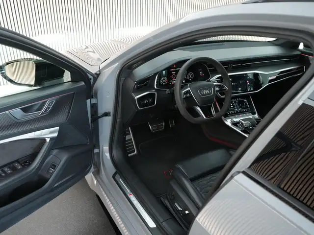Audi RS6 view 8