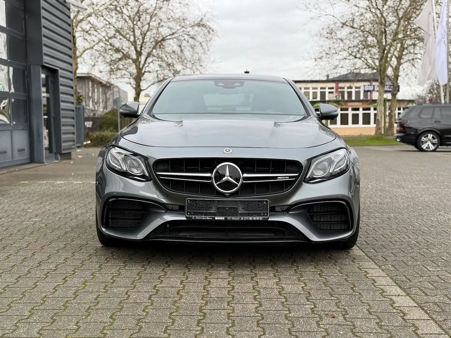 Mercedes-Benz E 63 AMG 4Matic+ PANORAMA 360° LEDER MULTIBEAM Grau - 2