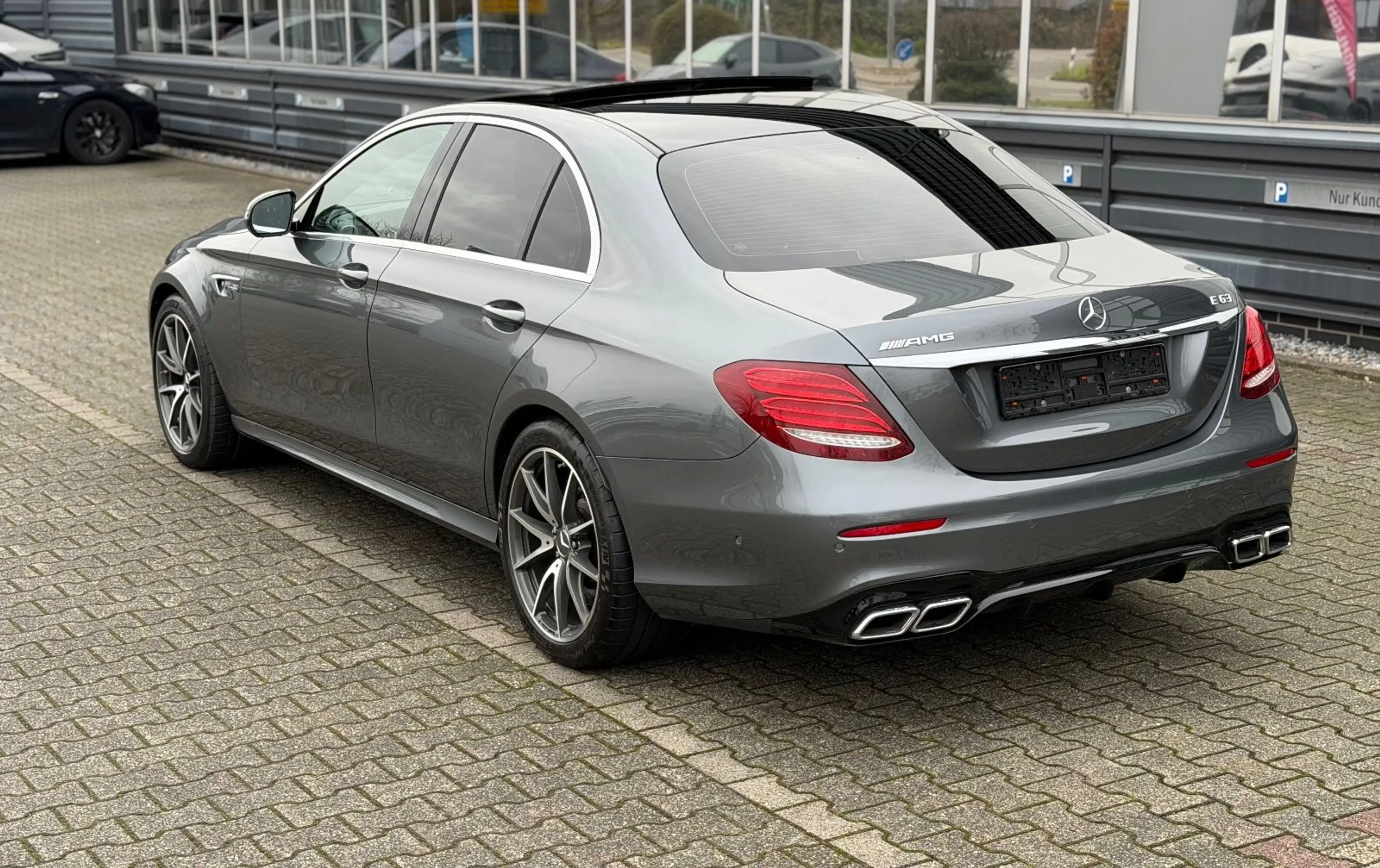 Mercedes-Benz E 63 AMG 4Matic+ PANORAMA 360° LEDER MULTIBEAM — photo 15