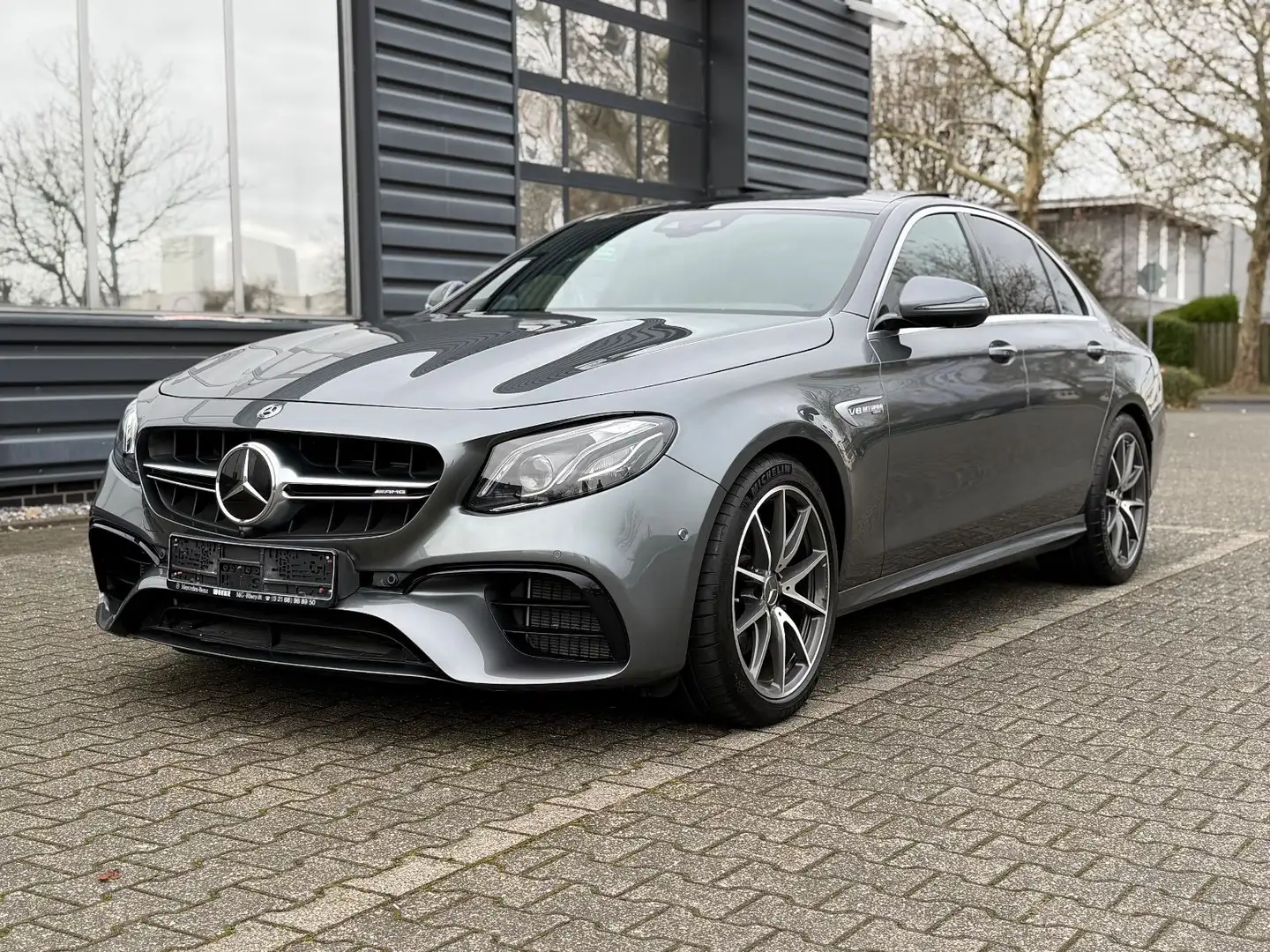 Mercedes-Benz E 63 AMG 4Matic+ PANORAMA 360° LEDER MULTIBEAM Grau - 1