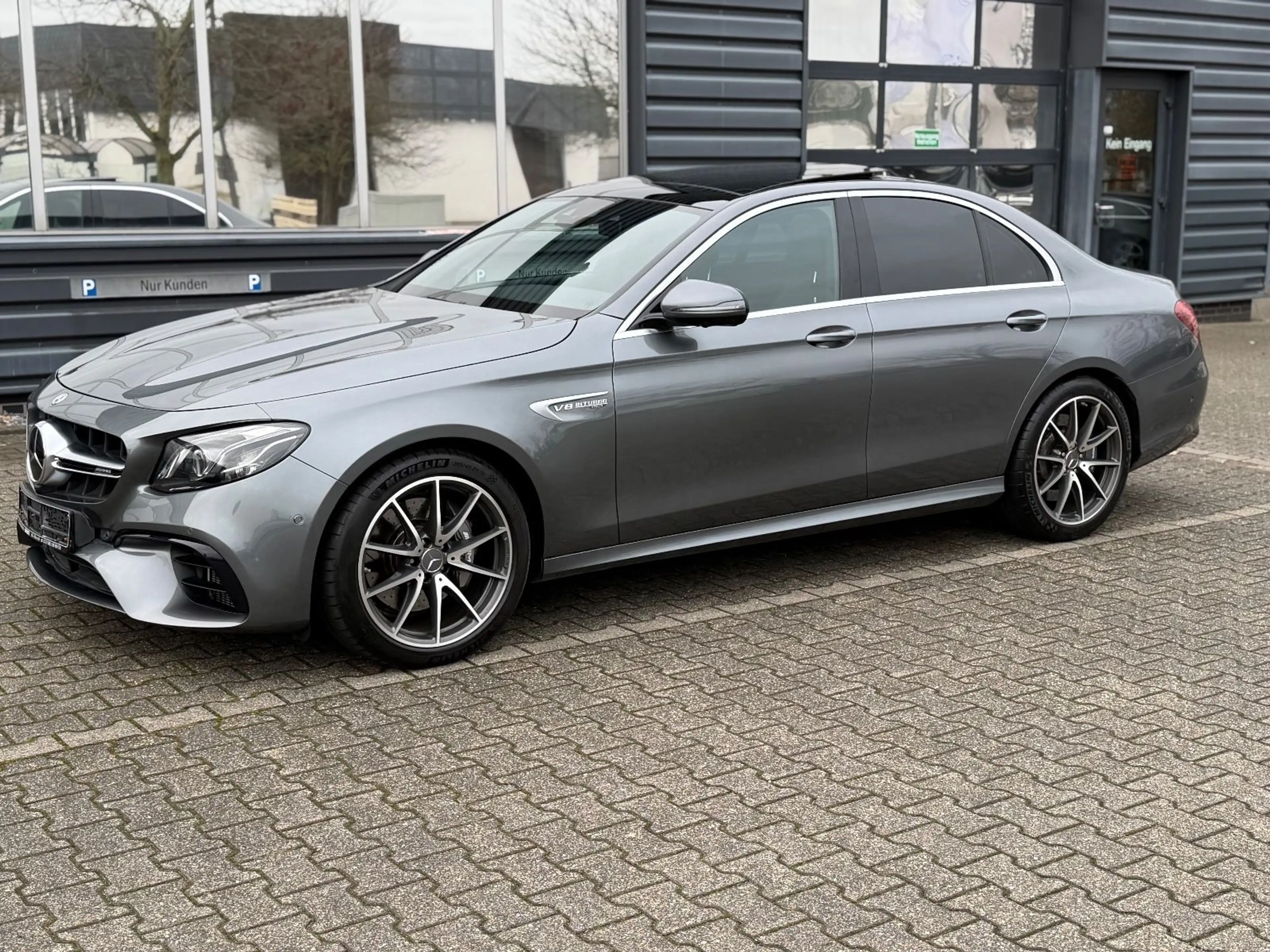 Mercedes-Benz E 63 AMG 4Matic+ PANORAMA 360° LEDER MULTIBEAM — photo 4