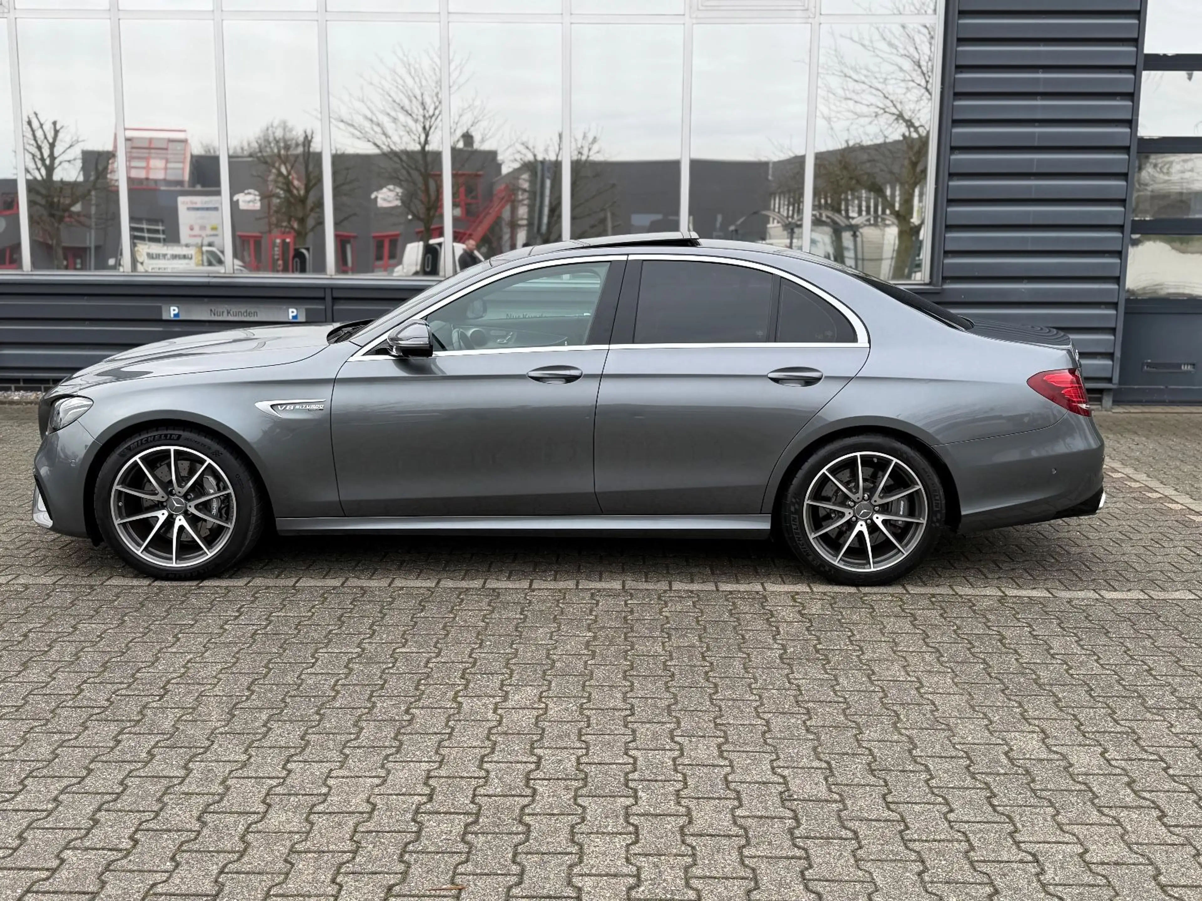 Mercedes-Benz E 63 AMG 4Matic+ PANORAMA 360° LEDER MULTIBEAM — photo 5