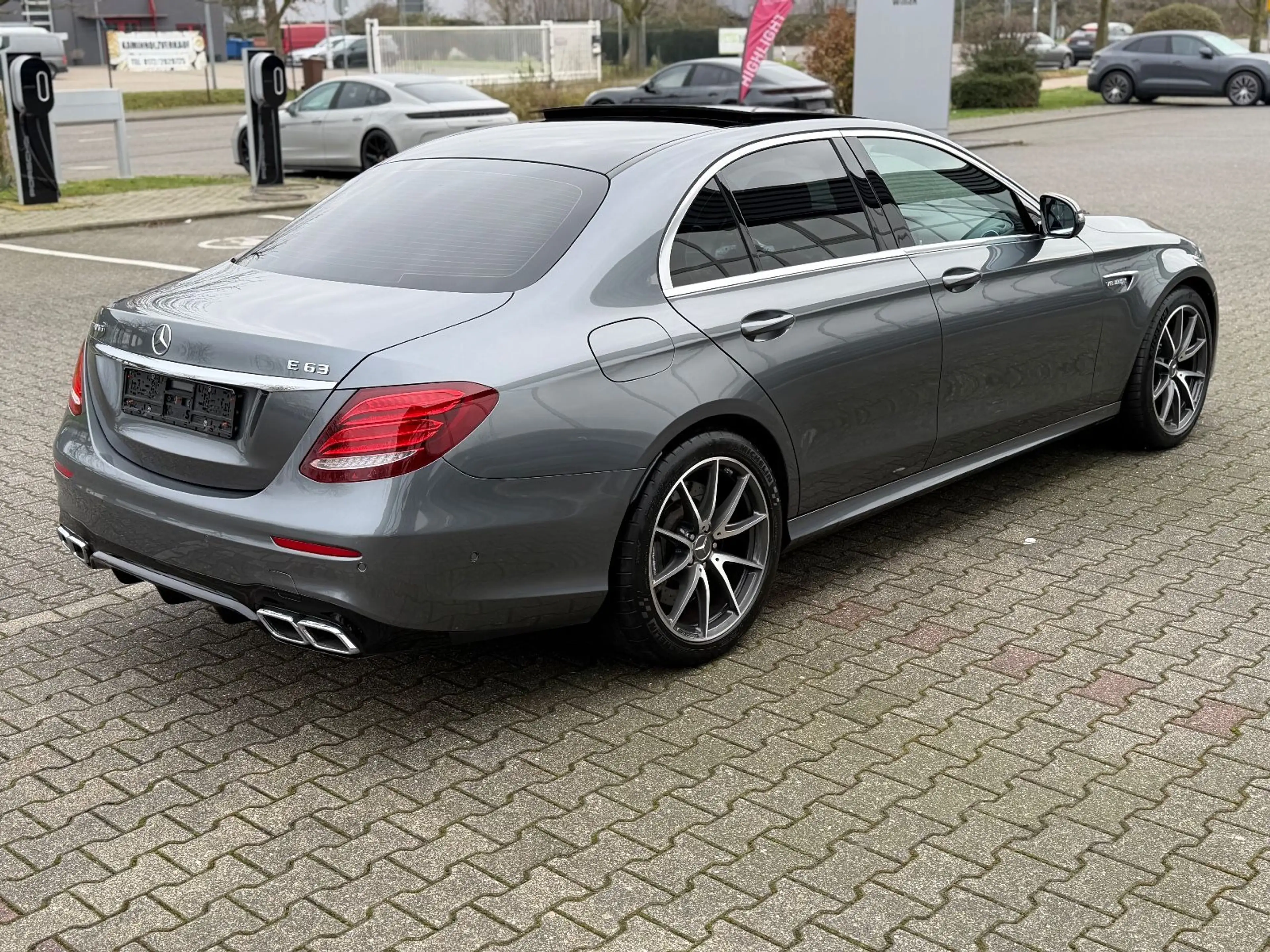 Mercedes-Benz E 63 AMG 4Matic+ PANORAMA 360° LEDER MULTIBEAM — photo 9