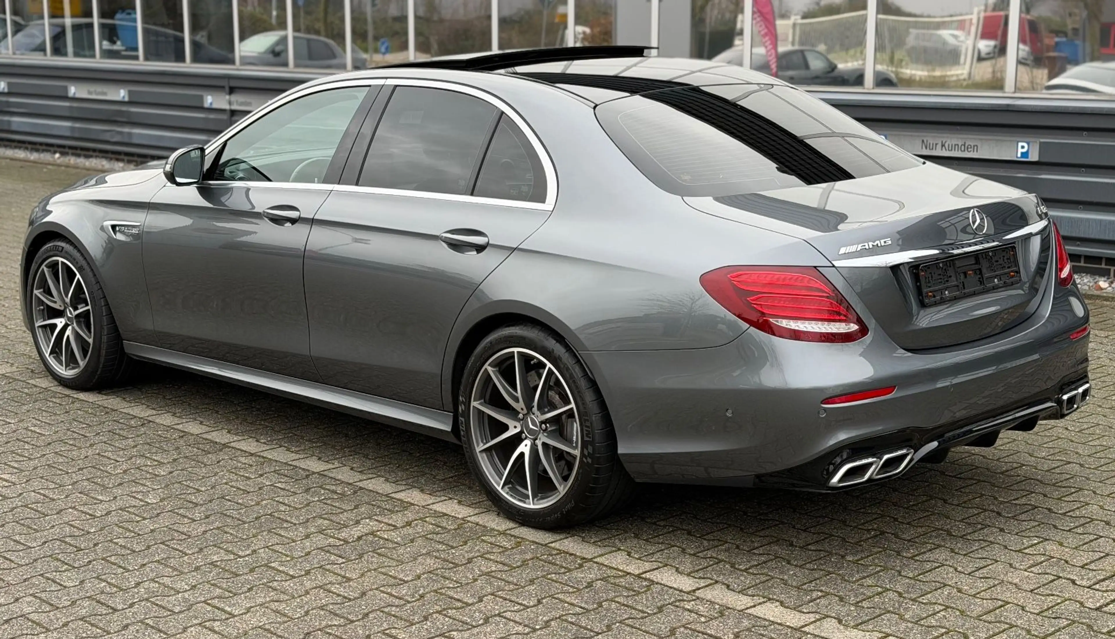 Mercedes-Benz E 63 AMG 4Matic+ PANORAMA 360° LEDER MULTIBEAM — photo 6