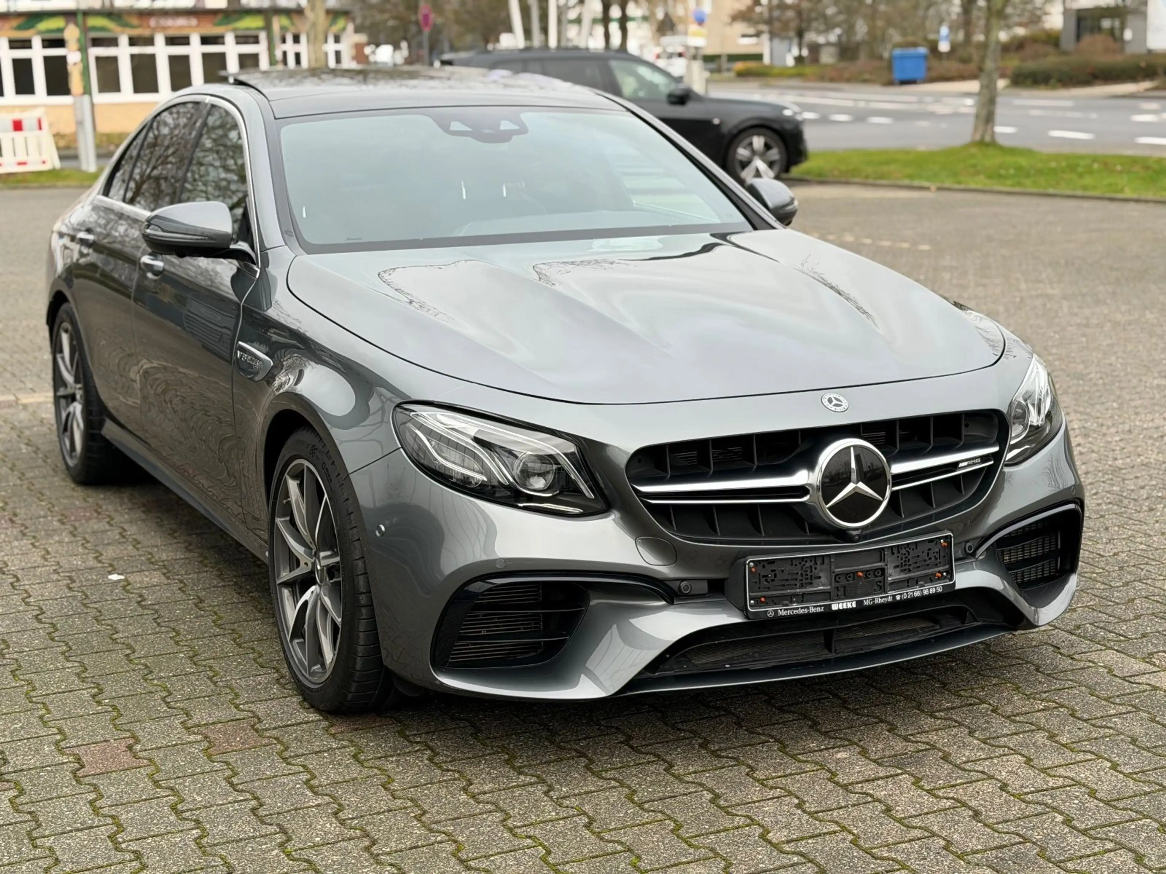 Mercedes-Benz E 63 AMG 4Matic+ PANORAMA 360° LEDER MULTIBEAM — photo 3
