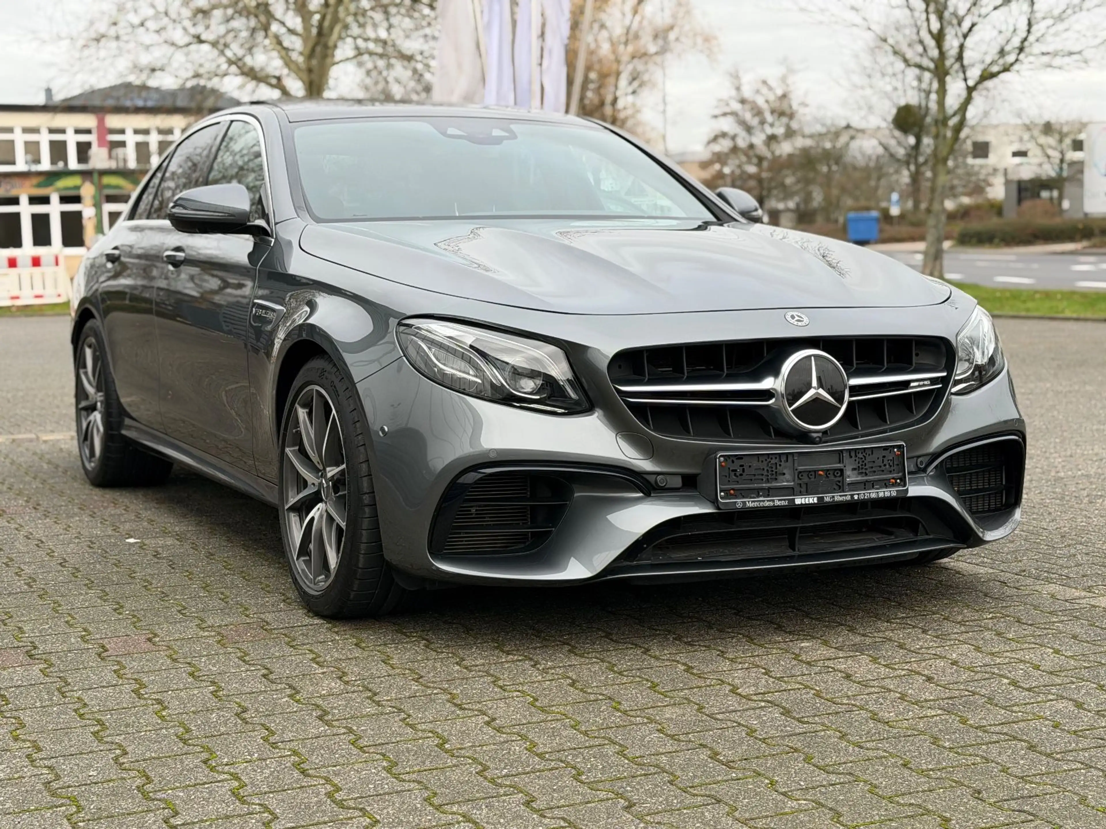 Mercedes-Benz E 63 AMG 4Matic+ PANORAMA 360° LEDER MULTIBEAM — photo 14