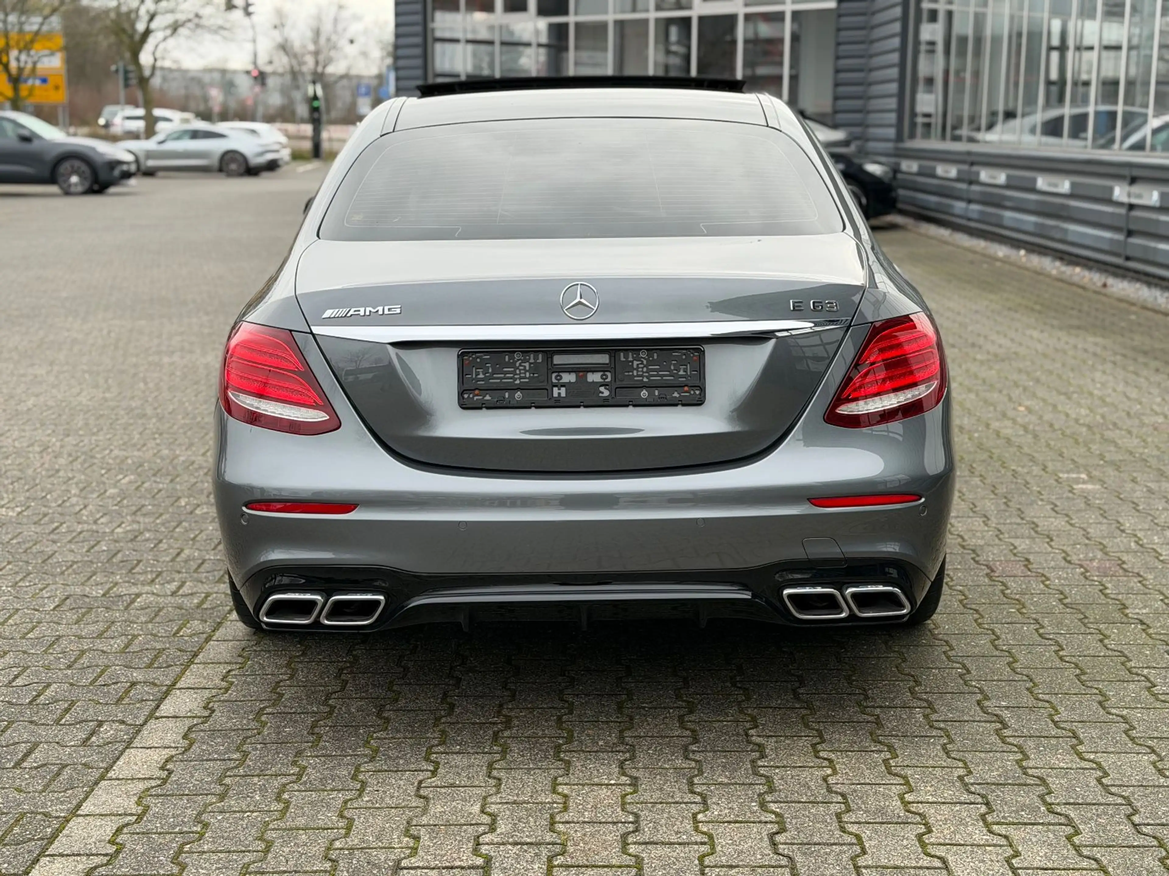 Mercedes-Benz E 63 AMG 4Matic+ PANORAMA 360° LEDER MULTIBEAM — photo 7