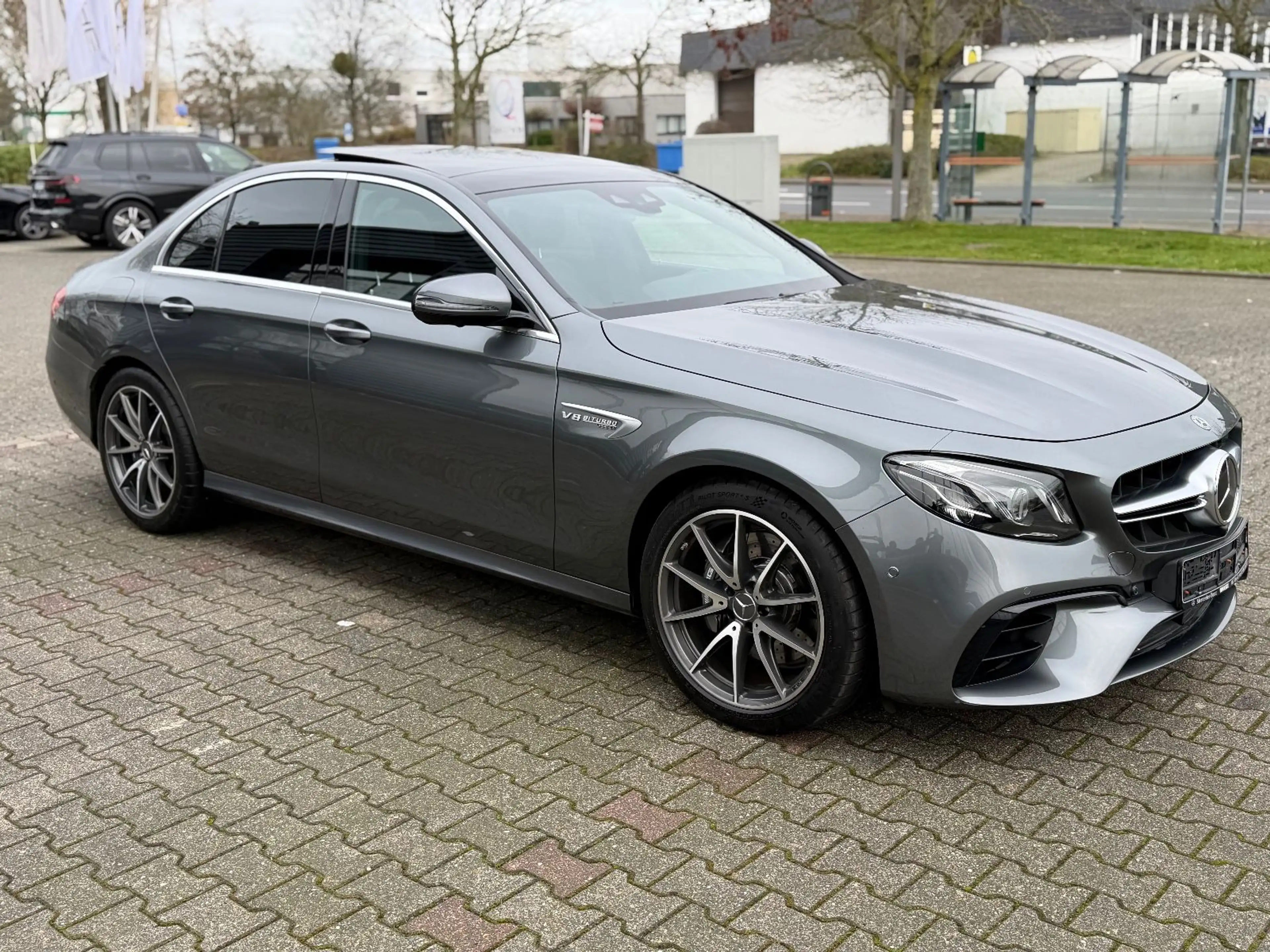 Mercedes-Benz E 63 AMG 4Matic+ PANORAMA 360° LEDER MULTIBEAM — photo 10