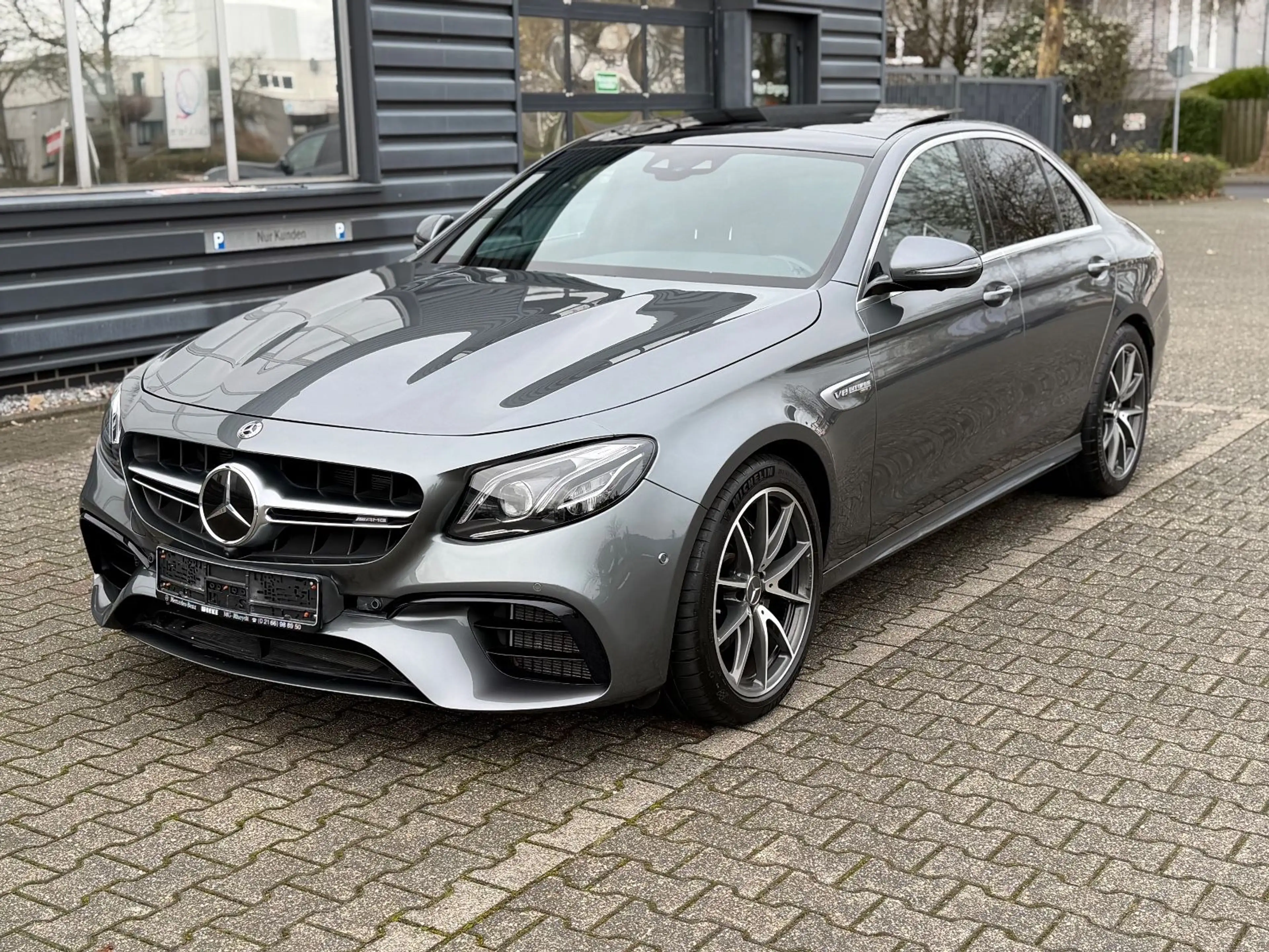 Mercedes-Benz E 63 AMG 4Matic+ PANORAMA 360° LEDER MULTIBEAM — photo 11