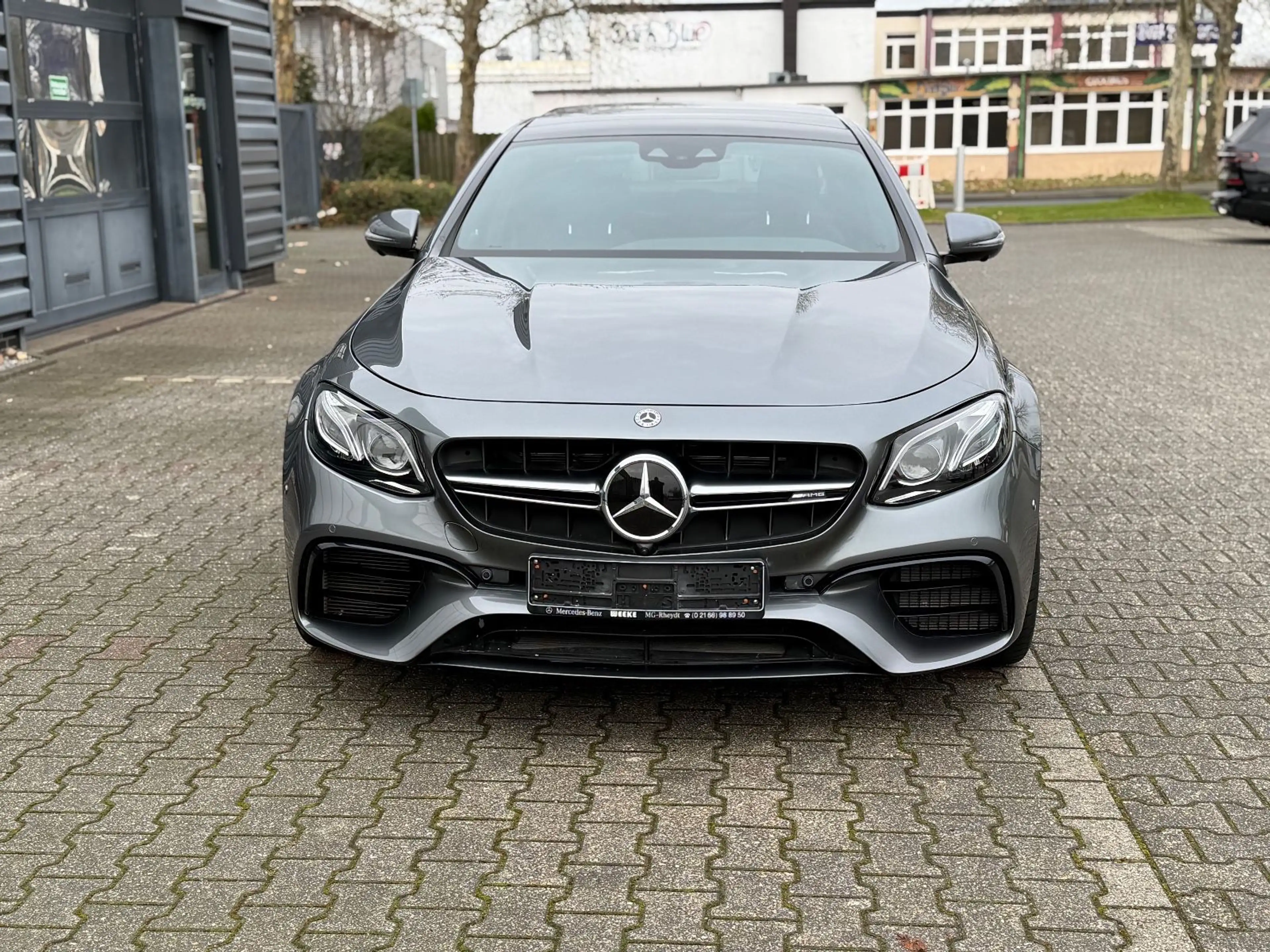 Mercedes-Benz E 63 AMG 4Matic+ PANORAMA 360° LEDER MULTIBEAM — photo 12