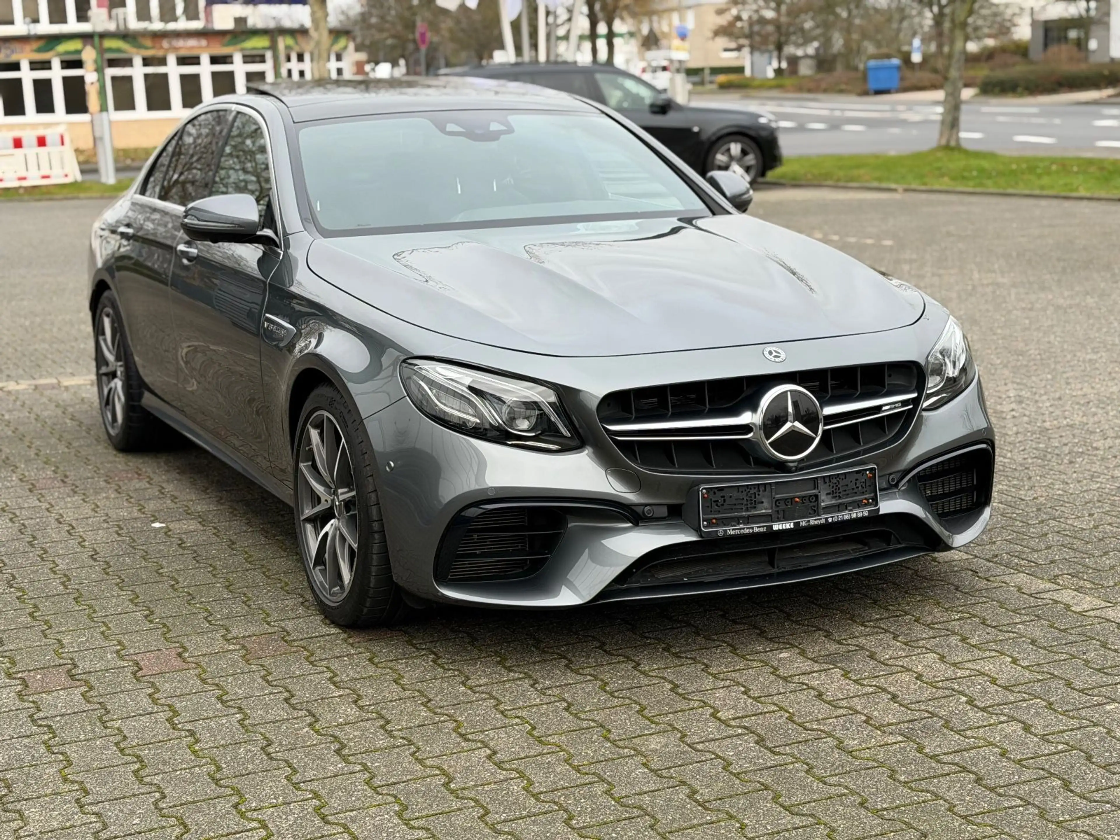 Mercedes-Benz E 63 AMG 4Matic+ PANORAMA 360° LEDER MULTIBEAM — photo 13