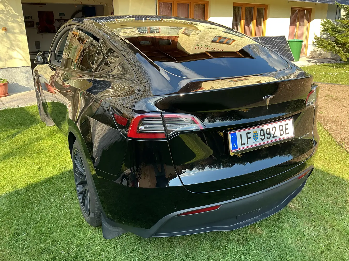 Tesla Model Y LongRangeAWD79kWh Schwarz - 2