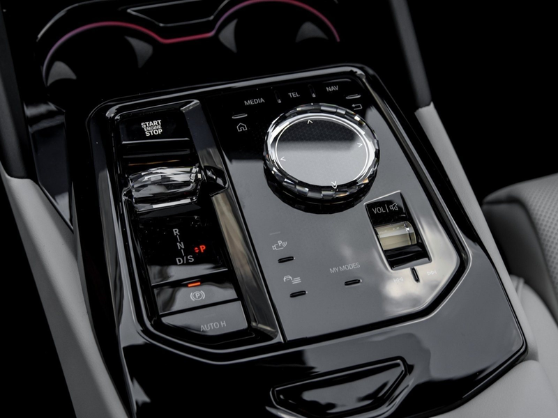 BMW 550 e xDrive M Sport PRO DA Prof. PA+ B/W PANO — photo 10