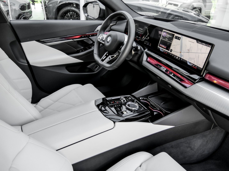 BMW 550 e xDrive M Sport PRO DA Prof. PA+ B/W PANO — photo 3