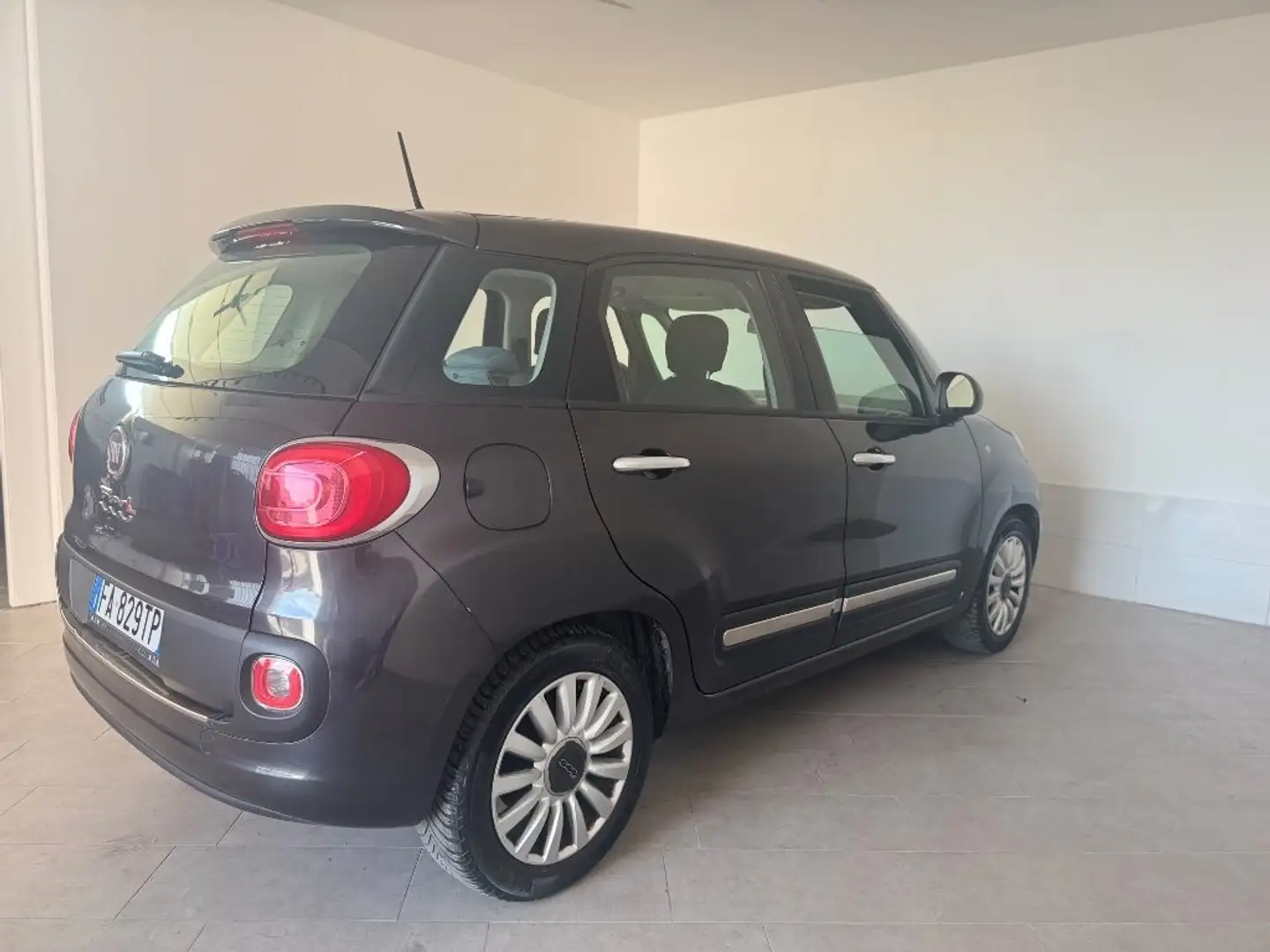 Fiat 500L 1.4 T-Jet 120 CV GPL Lounge Grijs - 2