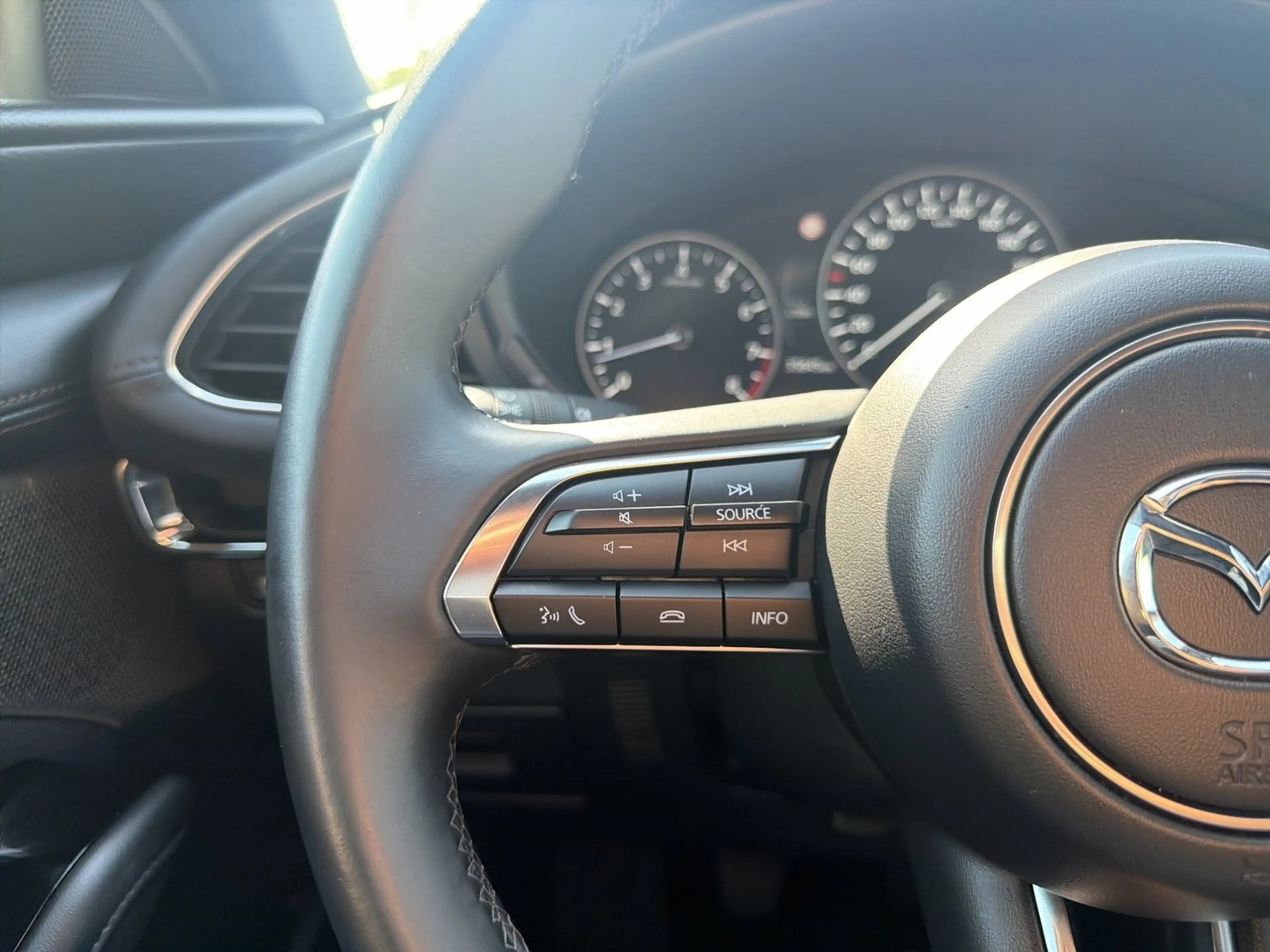 Mazda 3 e-Skyactiv-G122 Exclusive-Line — photo 13